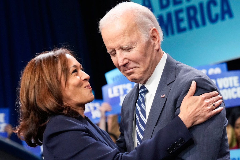 NextImg:Kamala Harris in 'impossible bind' when it comes to directly criticizing Biden