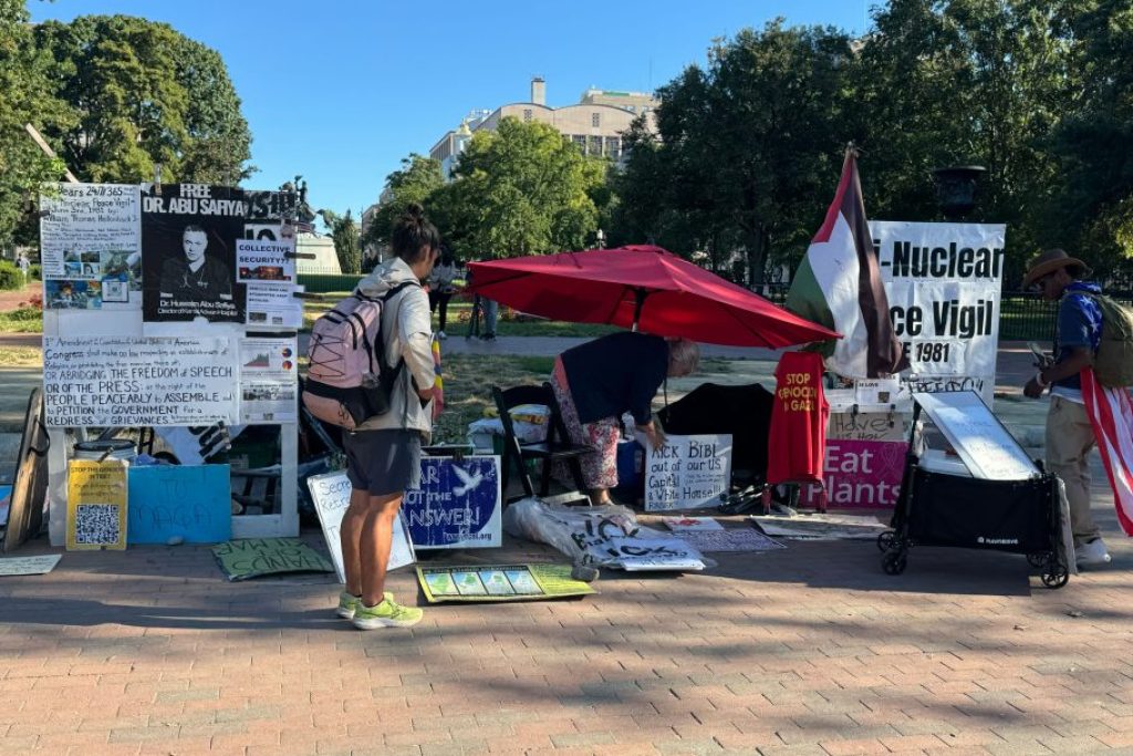 NextImg:Peace vigil remains at White House after Trump said take it down