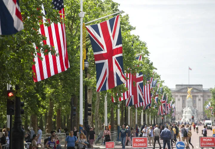 National flags of Britain and America line the Mall thoroughfare in London leading to the gilded Queen Victoria Monument standing in front of Buckingham Palace in background, Sunday June 2, 2019, ahead of a State Visit to the U.K. by President Donald Trump. (David Mirzoeff/PA via AP)