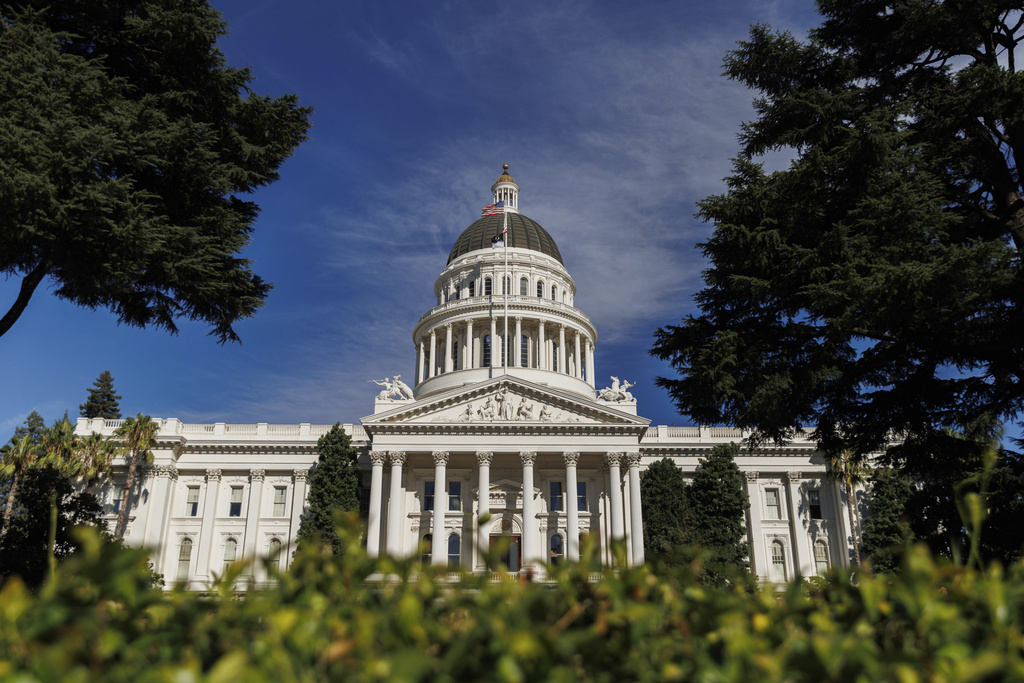 NextImg:Economist: California rule will raise health insurance costs