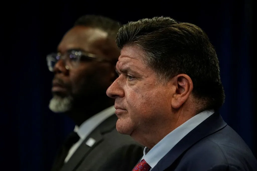 NextImg:Democrats blast Trump's threat to unleash War Department on Chicago