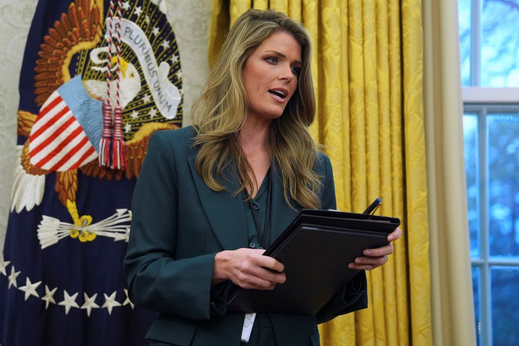 NextImg:Trump nominates Lindsey Halligan for top Virginia prosecutor