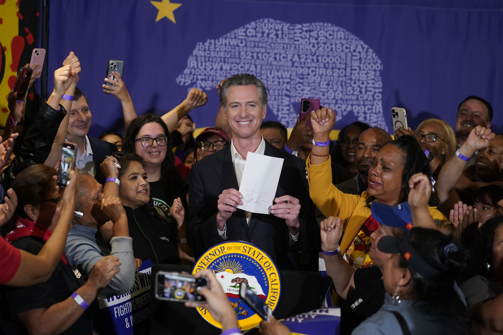 NextImg:California's $20 fast-food wage law backfires