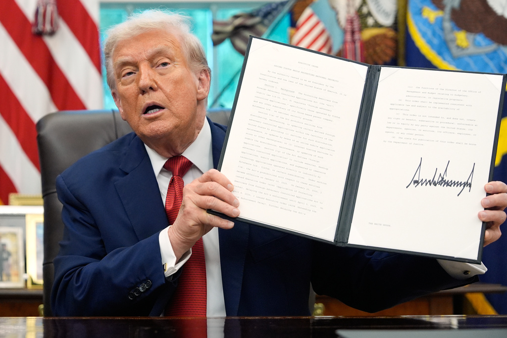 NextImg:Trump signs order seeking death penalty for murder in D.C.