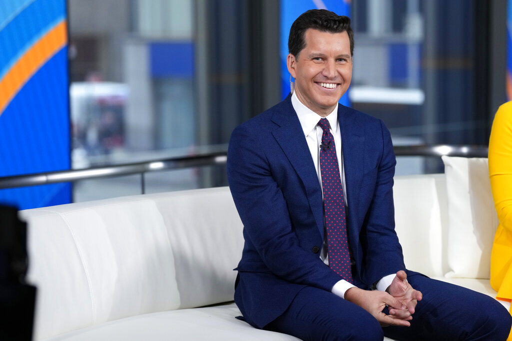 NextImg:Fox News host Will Cain stops show to pray for Charlie Kirk