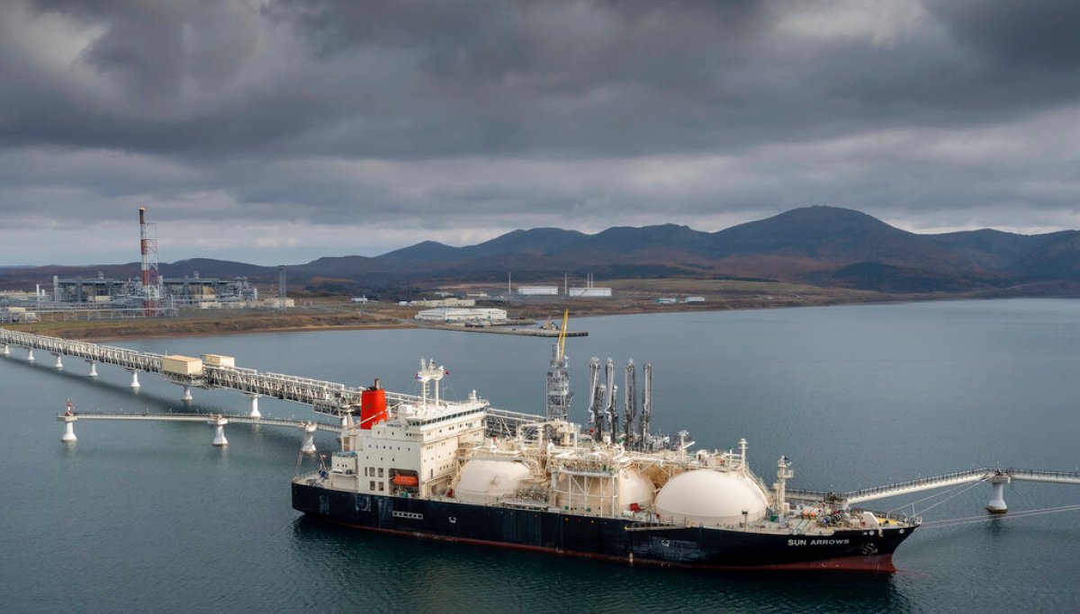 Trump extends Russian oil sanctions waiver for most vulnerable nations
