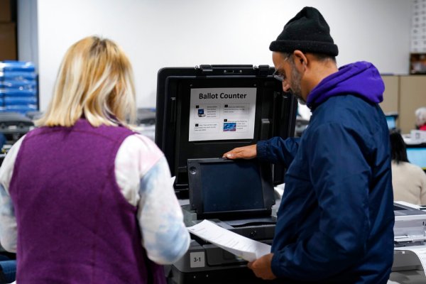 Chairman of major voting machine firm faces scrutiny for partisan political donations