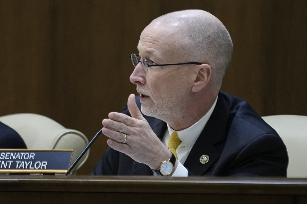 NextImg:GOP calls for court clerk's resignation after tirade caught on tape