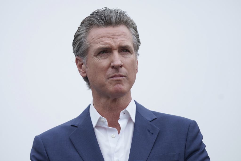 NextImg:Newsom signs bill to protect minors from 'unregulated' AI chatbots