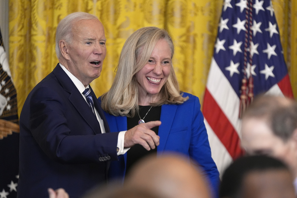 NextImg:Spanberger pretends she doesn't understand Title IX