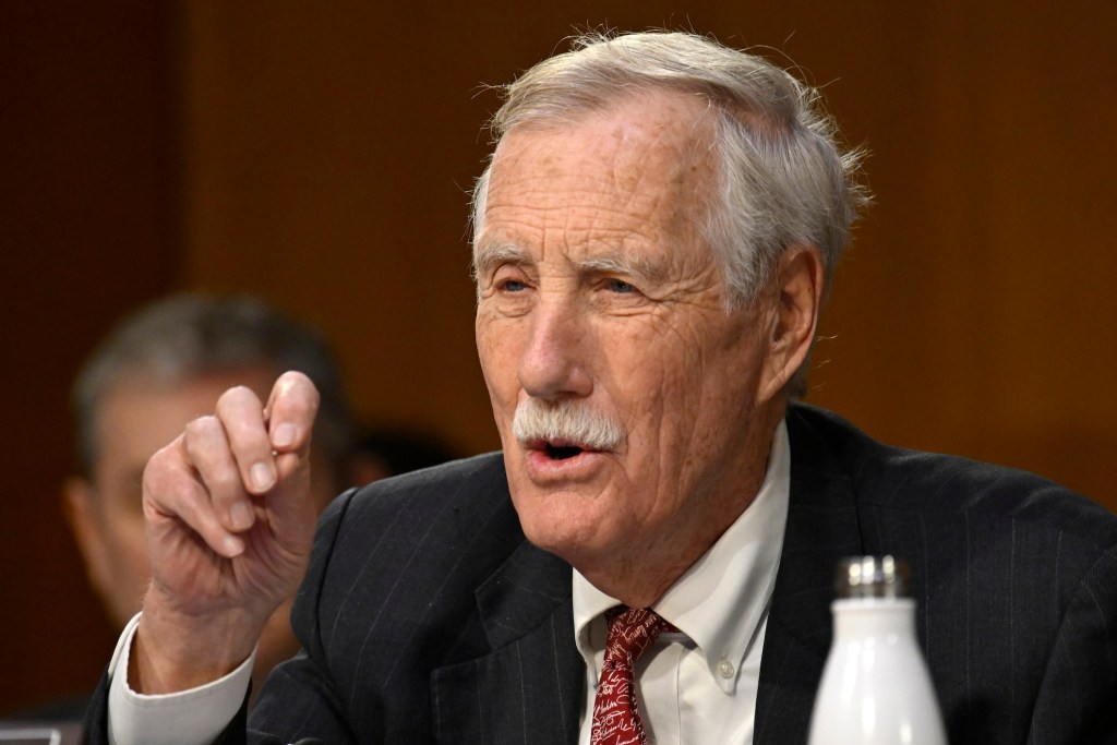 NextImg:Independent Angus King sticks with Republicans in sixth failed shutdown vote
