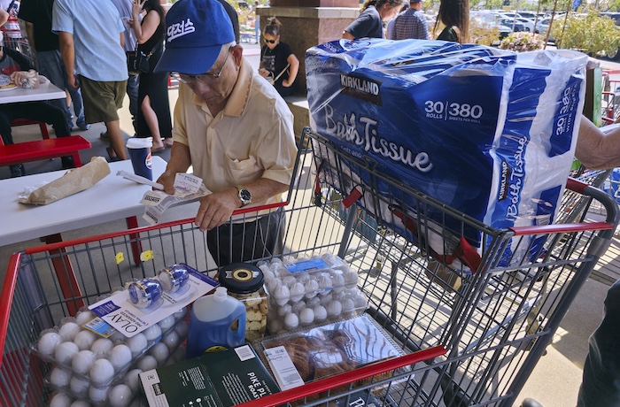 Consumer confidence falls slightly as government shutdown weighs on households