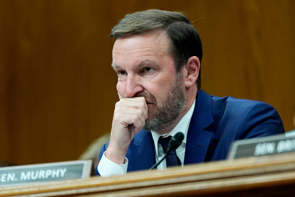 Joe Concha calls for censure of Chris Murphy for blaming Brown University shooting on Trump