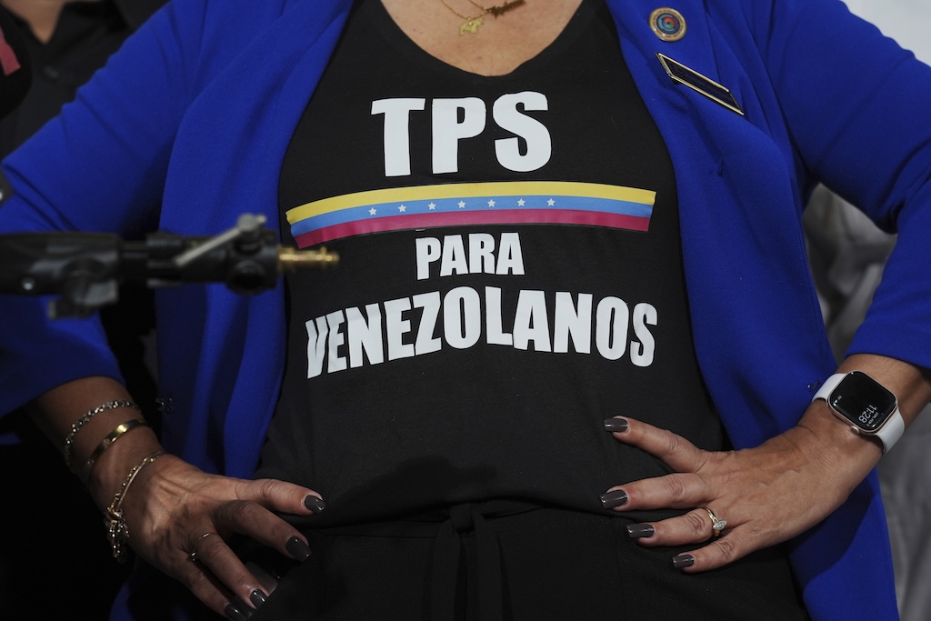 NextImg:Supreme Court again allows Trump administration to end TPS for Venezuelans for now