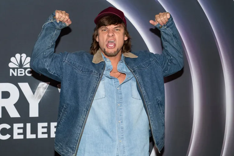 Theo Von poses on a red carpet