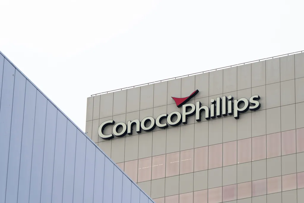 NextImg:ConocoPhillips warns of US crude oil supply plateauing because of low prices