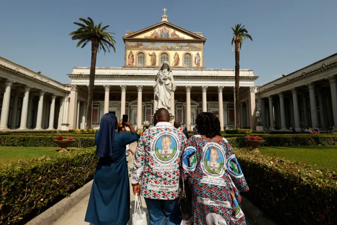 Pope Leo XIV gives British Crown perpetual honor and special chair at papal basilica