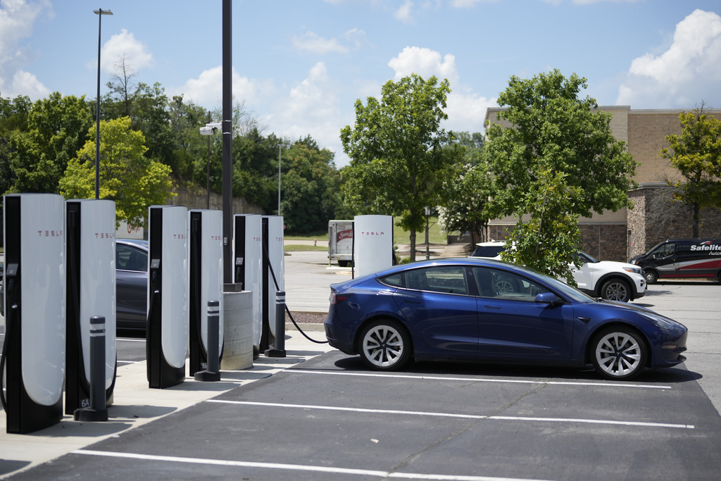 Tesla faces federal investigation into self-driving feature
