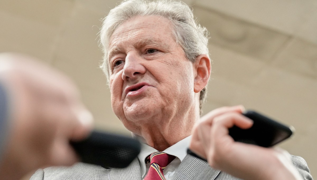 Senators vote to dock their own pay during future government shutdowns 