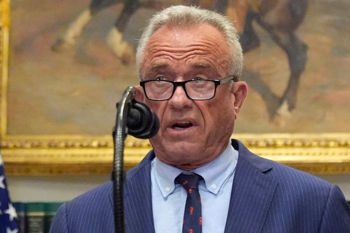 RFK Jr. Ataca Mídia por Cobertura Explosiva sobre Circuncisão, Tylenol e Autismo: O Que Realmente Aconteceu?