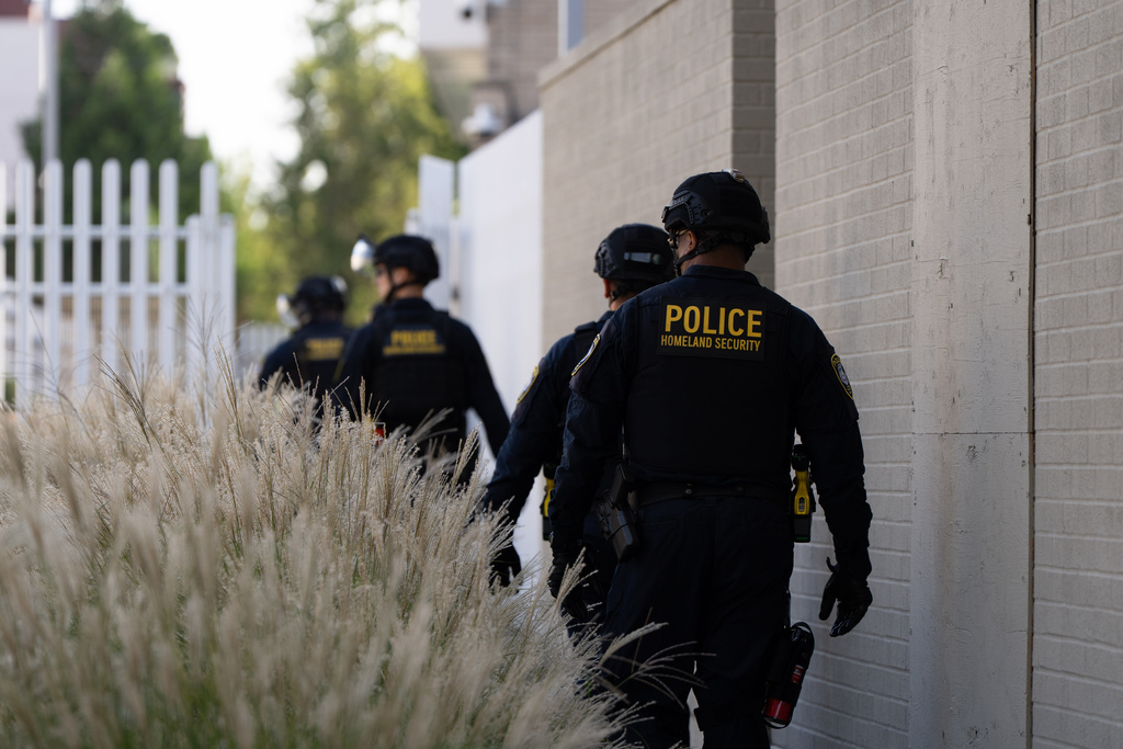 NextImg:Trump decries attacks on ICE officers in Portland