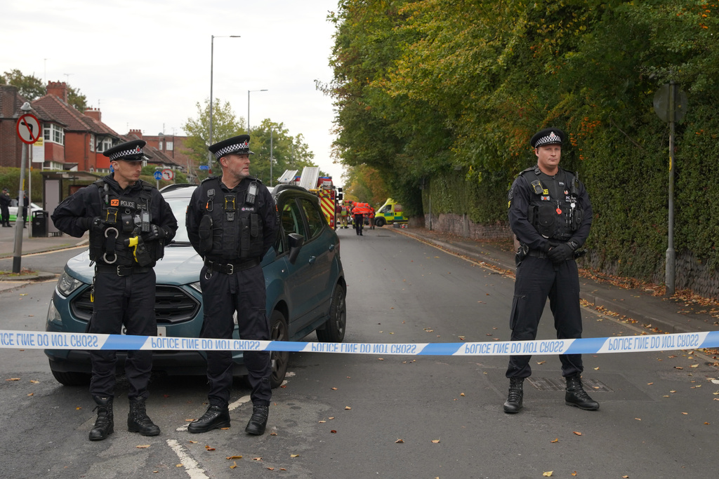 NextImg:Manchester attacker called police to pledge allegiance to Islamic State group