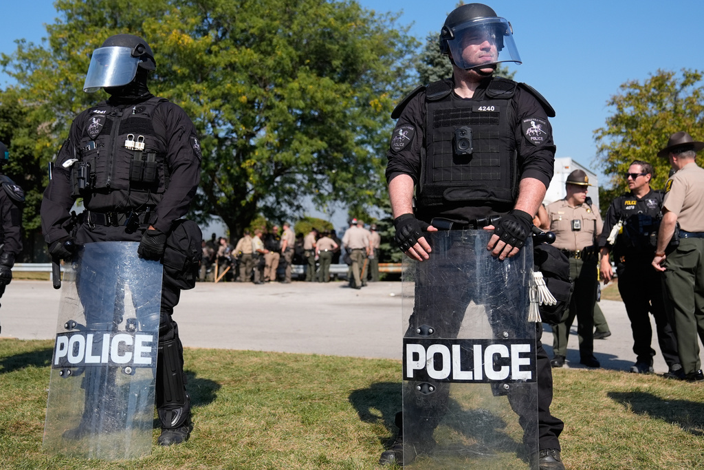 NextImg:ICE agents in Chicago rammed, boxed in by vehicles, DHS says