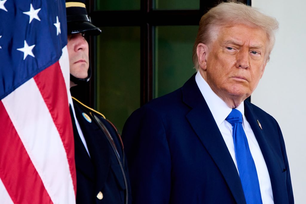 NextImg:Trump pushes back decision on federal employee mass firings