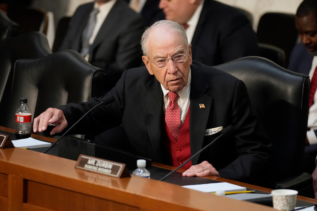 NextImg:Grassley: No Jack Smith, Arctic Frost hearings until DOJ hands over more records