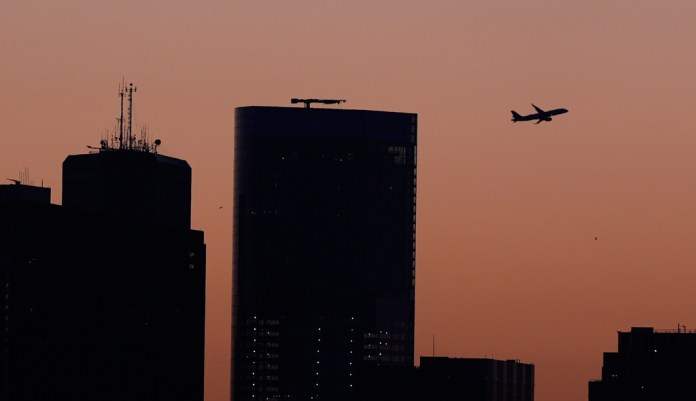 Air traffic controllers warn shutdown threatens flight safety
