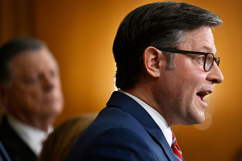 NextImg:Johnson, Gallego and Kelly battle over swearing in Adelita Grijalva