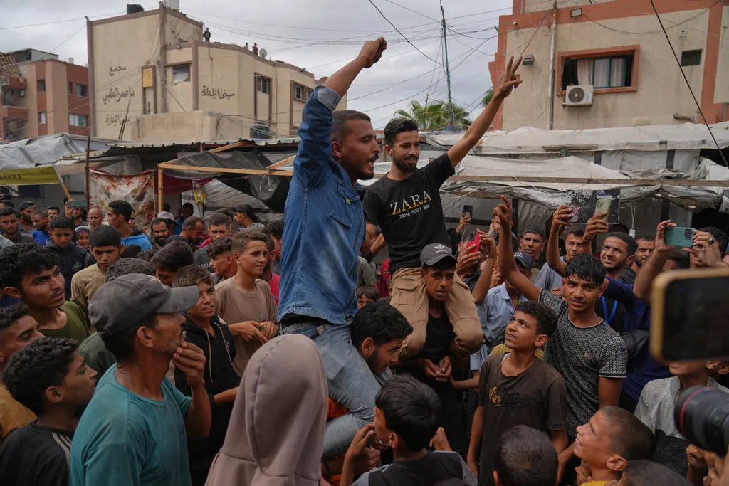Israel and Gaza celebrate Trumps unprecedented ceasefire plan, but long road remains to everlasting peace 3 Palestinians celebrate following the announcement that Israel and Hamas have agreed to the first phase of a peace plan.