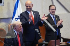 Israel lavishes praise on Trump during visit for living hostages’ release