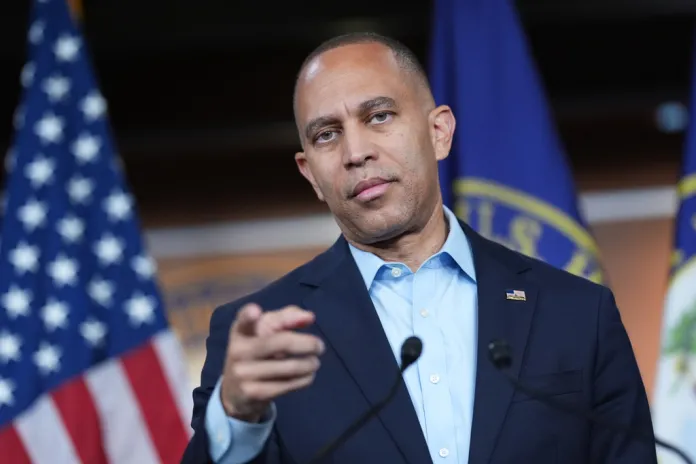 Jeffries releases long-awaited endorsement of Zohran Mamdani