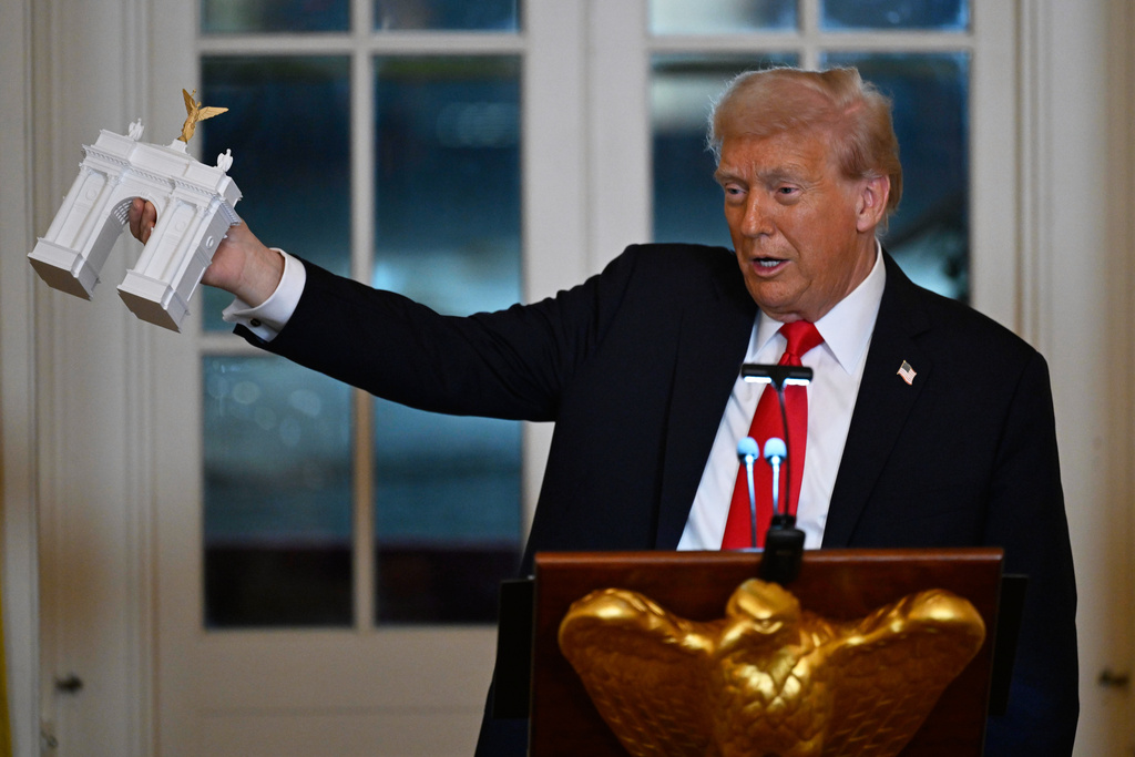Trump unveils plans for ‘Independence Arch’ at dinner thanking donors of White House ballroom
