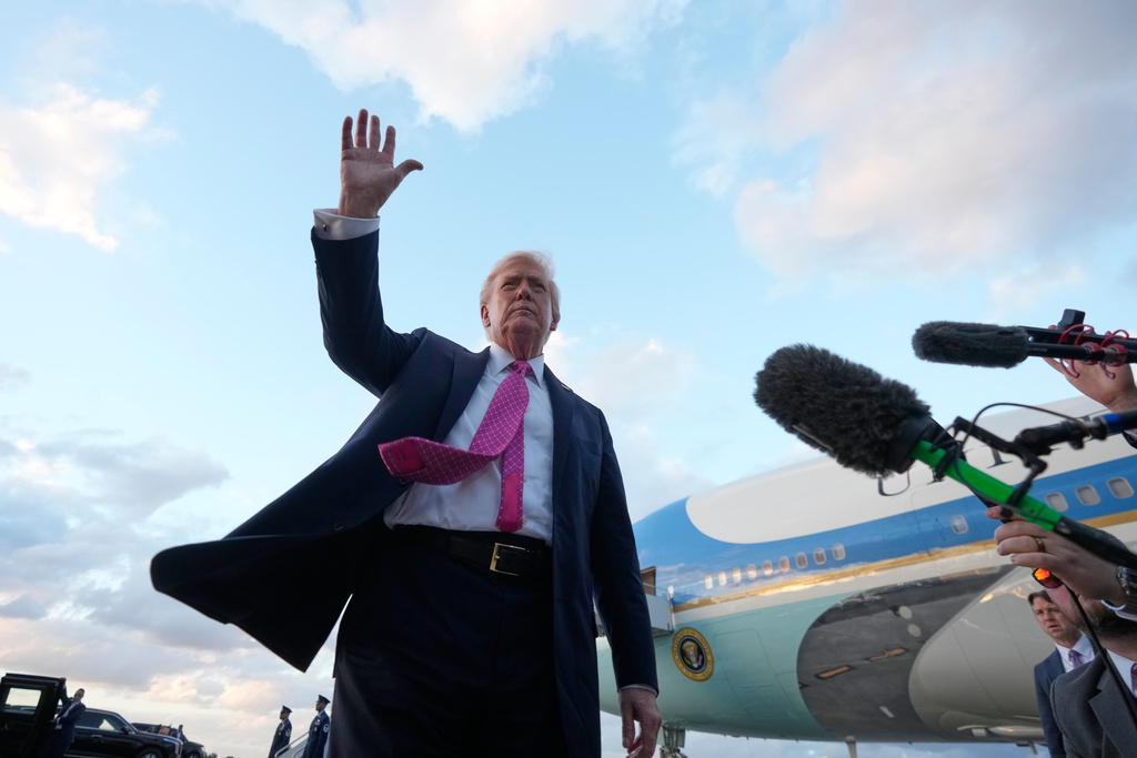 Trump swaps shutdown fight for ‘grifters’ while kicking off ‘winter White House’ season