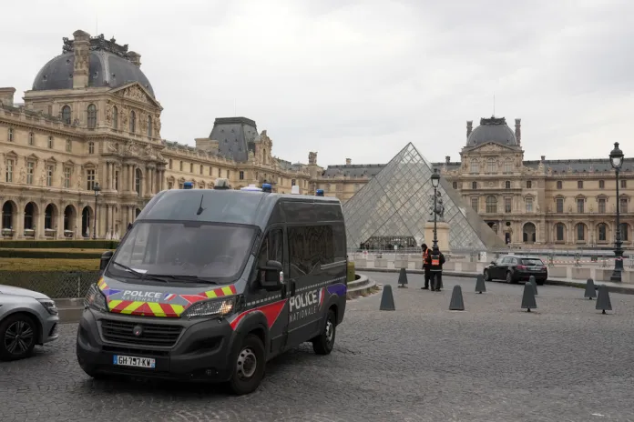 Thieves steal jewels in seven-minute heist at Louvre