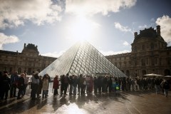 Suspects arrested in theft of Louvre crown jewels