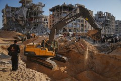 Egypt sends team to Gaza to help Hamas find hostage remains
