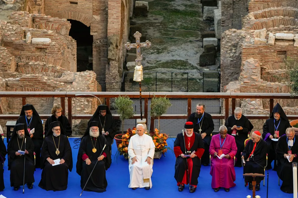 Assyrian leader Mar Awa III gifts Pope Leo jersey for wrong Chicago baseball team