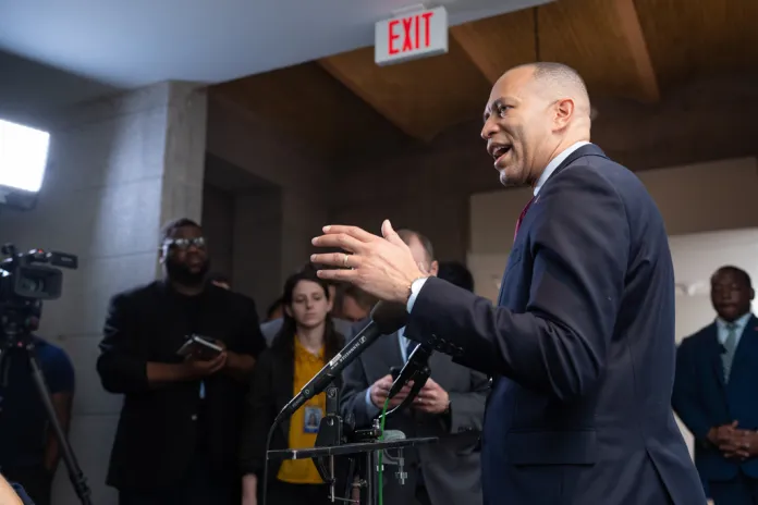 Jeffries denies there’s cracks in Democratic ranks over shutdown Jeffries denies there’s cracks in Democratic ranks over shutdown