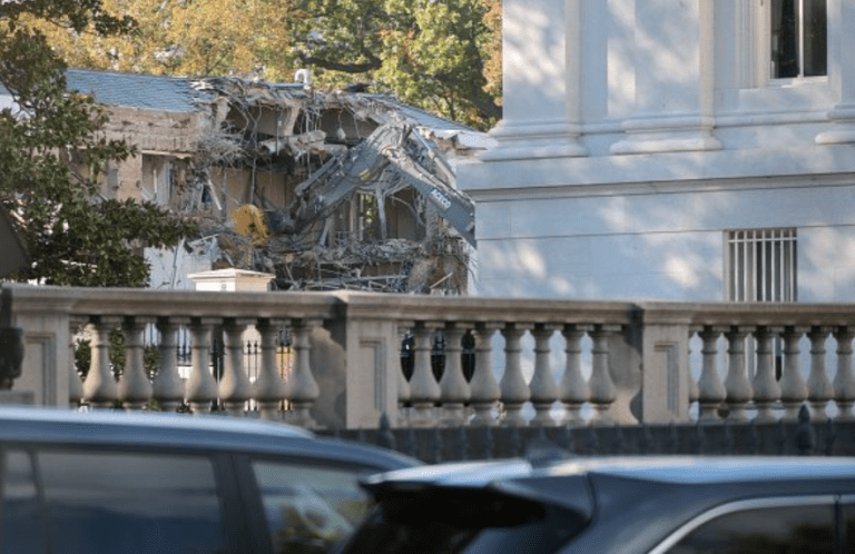 WASHINGTON, DC - OCTOBER 20: Workers demolish the facade of the East Wing of the White House on October 20, 2025 in Washington, DC. The demolition is part of U.S. President Donald Trump's plan to build a ballroom reportedly costing $250 million on the eastern side of the White House. (Photo by Kevin Dietsch/Getty Images)