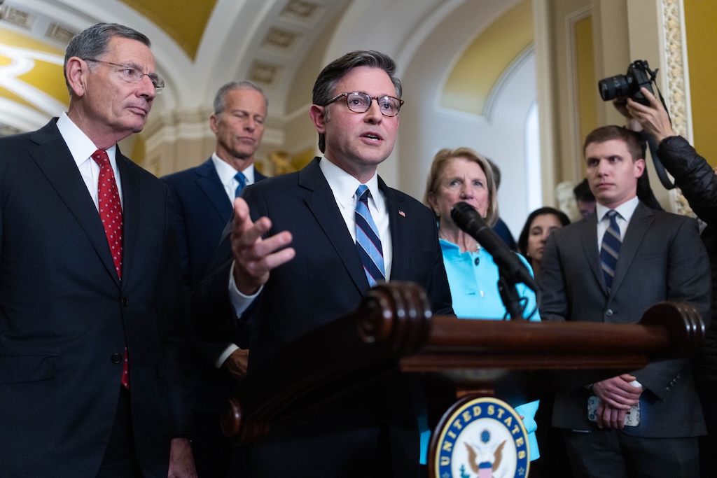 NextImg:White House dials up heat on Democrats amid shutdown gridlock