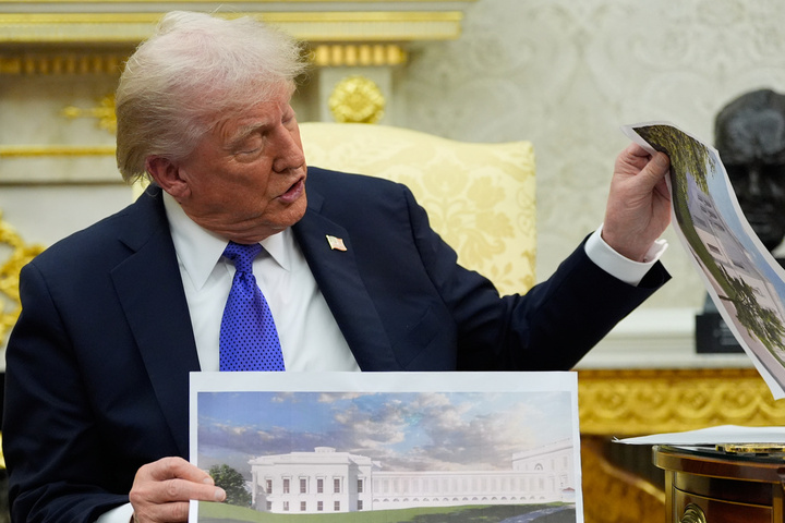 trump holds white house ballroom construction