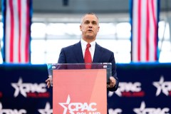 Top Trump adviser hints at primary run against Ayotte in New Hampshire