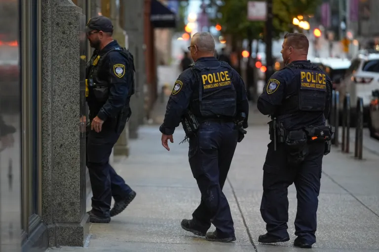 DHS officers enter an establishment in Chicago