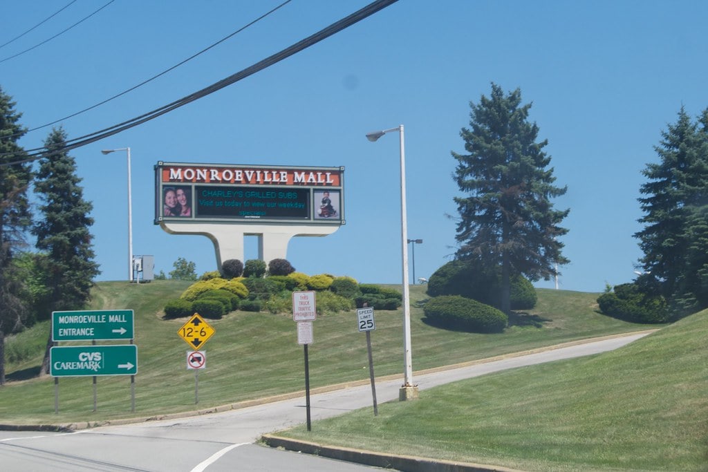 NextImg:Walmart is reinventing retail, one struggling mall at a time