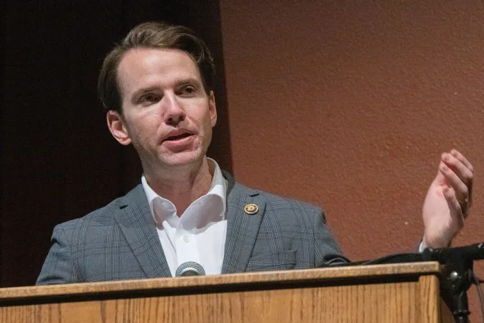 Kevin Kiley speaking at a podium.