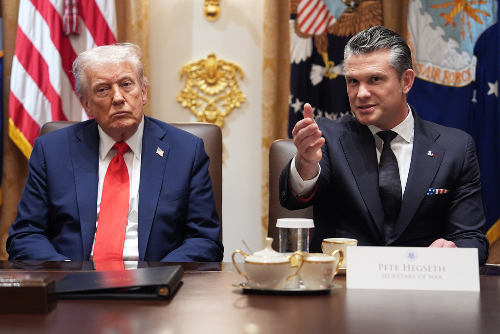 NextImg:Trump directs Hegseth to pay troops during government shutdown