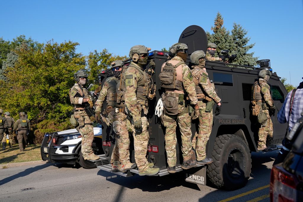 NextImg:Trump gets partial win in bid to deploy National Guard to Chicago